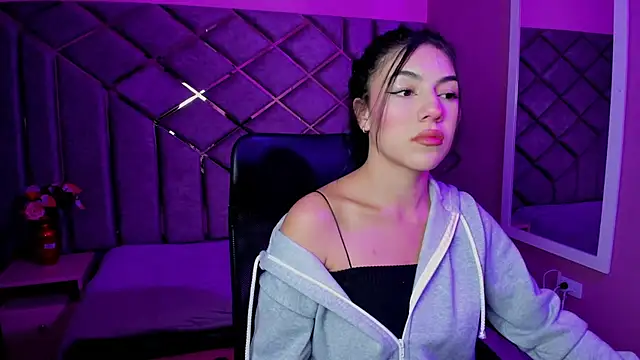 Snapshot of Poly_Sasha_ chatting on 11.21.25 Poly Sasha online show from 11.21.25