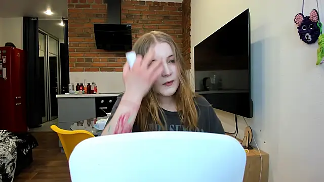 Snapshot of princessaalicc chatting on 02.17.25 princessaalicc online show from 02.17.25