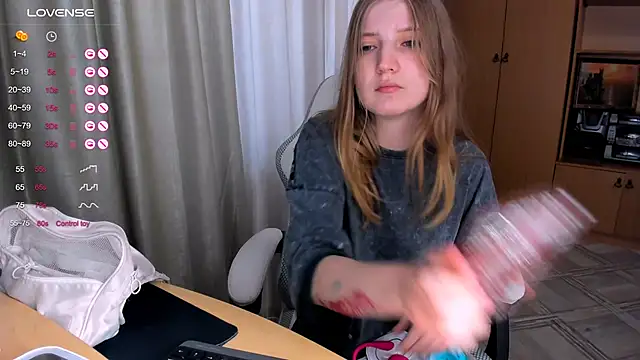 Snapshot of princessaalicc chatting on 10.11.25 princessaalicc online show from 10.11.25