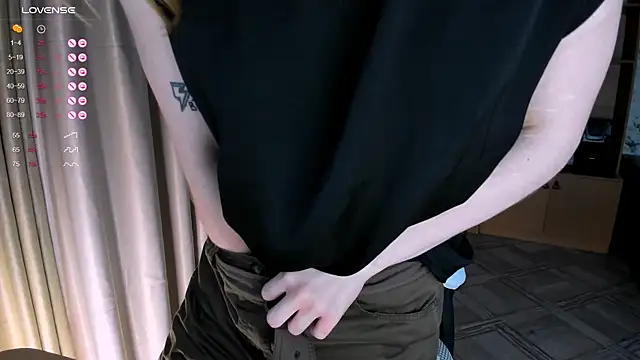 Snapshot of princessaalicc chatting on 10.13.25 princessaalicc online show from 10.13.25