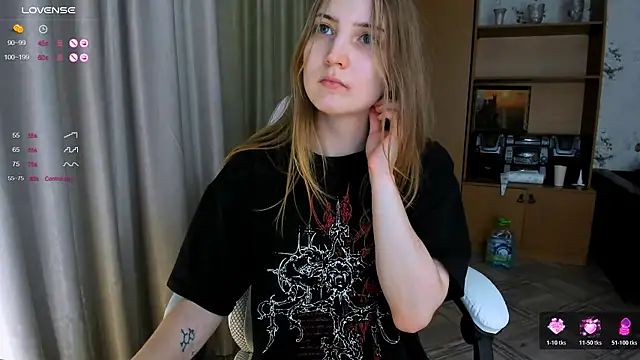 Snapshot of princessaalicc chatting on 11.09.25 princessaalicc online show from 11.09.25