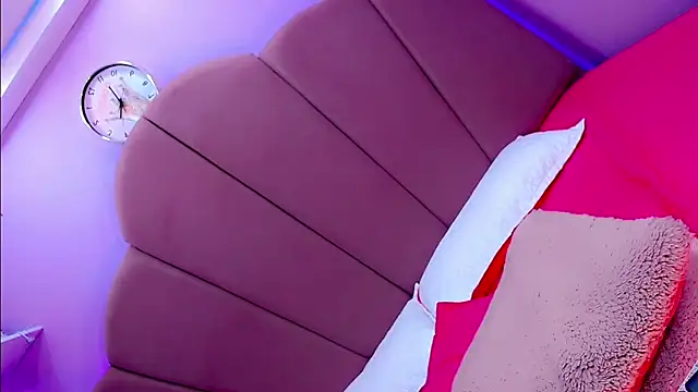 Snapshot of SexyValeriaa chatting on 03.17.25 SexyValeriaa online show from 03.17.25