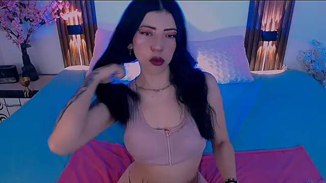 Snapshot of AmyHE chatting on 07.13.26 AmyHE online show from 07.13.26