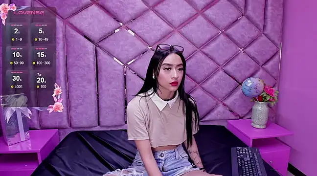 Snapshot of Miaa_Thopmson chatting on 12.22.24 Miaa Thopmson online show from 12.22.24