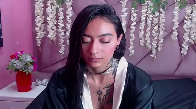 Snapshot of Miaa_Thopmson chatting on 03.19.25 Miaa Thopmson online show from 03.19.25