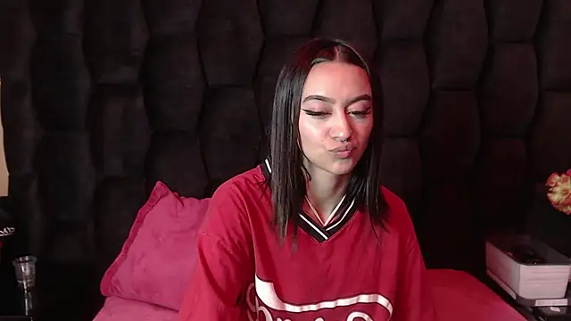 Snapshot of Miaa_Thopmson chatting on 09.18.25 Miaa Thopmson online show from 09.18.25