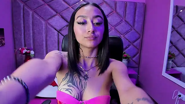 Snapshot of Miaa_Thopmson chatting on 09.23.25 Miaa Thopmson online show from 09.23.25