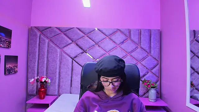 Snapshot of Miaa_Thopmson chatting on 11.29.25 Miaa Thopmson online show from 11.29.25