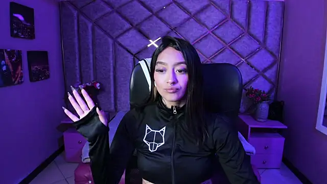 Snapshot of Miaa_Thopmson chatting on 12.17.25 Miaa Thopmson online show from 12.17.25