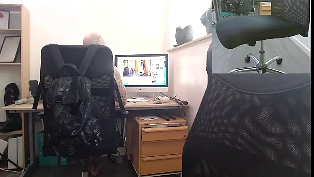 Snapshot of EdgesOfReality chatting on 02.16.26 EdgesOfReality online show from 02.16.26