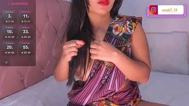 Snapshot of shara_queen1 chatting on 01.23.25 shara queen1 online show from 01.23.25