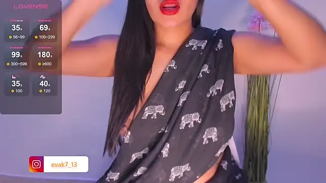 Snapshot of shara_queen1 chatting on 02.04.25 shara queen1 online show from 02.04.25