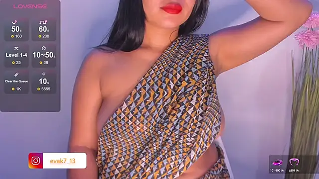 Snapshot of shara_queen1 chatting on 02.25.25 shara queen1 online show from 02.25.25