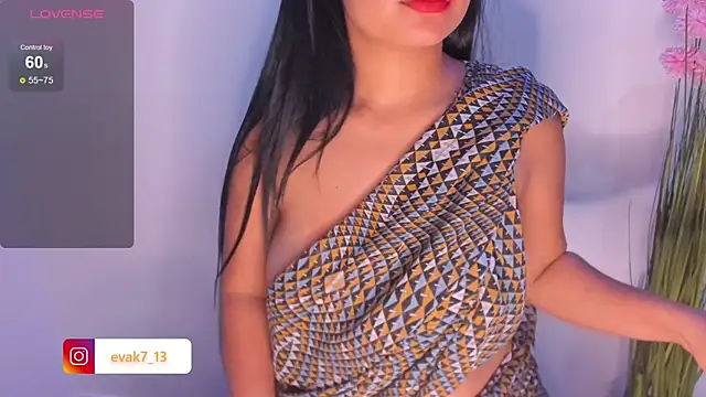 Snapshot of shara_queen1 chatting on 03.19.25 shara queen1 online show from 03.19.25