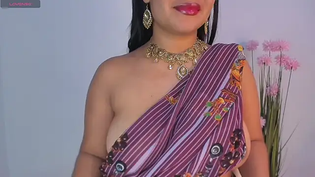 Snapshot of shara_queen1 chatting on 11.13.25 shara queen1 online show from 11.13.25