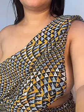 Snapshot of shara_queen1 chatting on 11.22.25 shara queen1 online show from 11.22.25