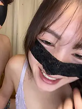 Snapshot of miumiu_0304 chatting on 12.21.25 miumiu 0304 online show from 12.21.25