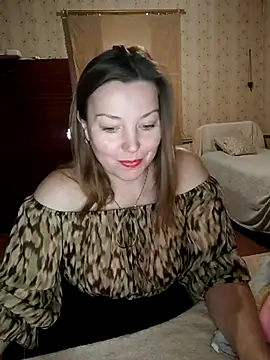 Snapshot of VselenaSun402 chatting on 10.24.25 VselenaSun402 online show from 10.24.25