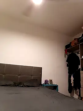 Snapshot of iDogrose21 chatting on 12.11.24 iDogrose21 online show from 12.11.24