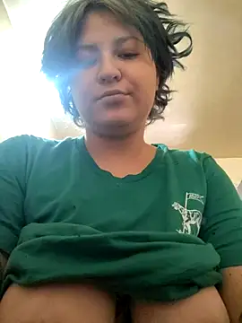 Snapshot of iDogrose21 chatting on 11.07.25 iDogrose21 online show from 11.07.25