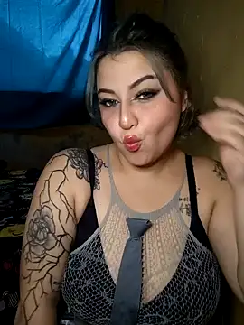 Snapshot of iDogrose21 chatting on 11.12.25 iDogrose21 online show from 11.12.25