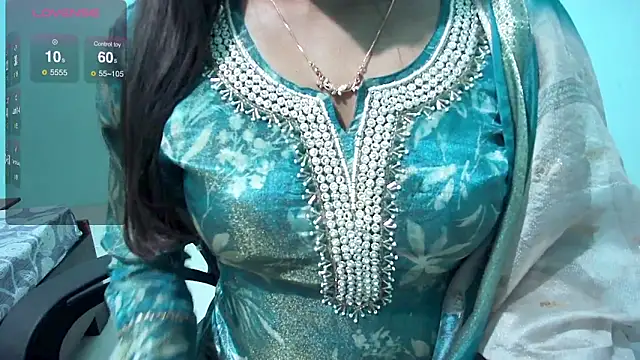 Snapshot of Only_hunny chatting on 03.07.25 Only hunny online show from 03.07.25