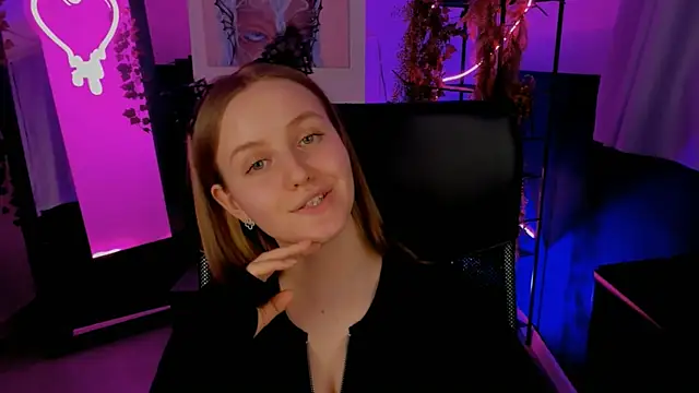 Snapshot of KellyPoter chatting on 12.13.24 KellyPoter online show from 12.13.24