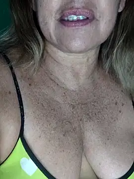 Kasandra Ho online show from 10.25.25