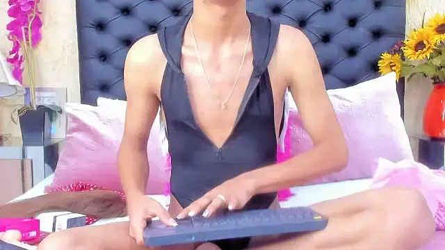 NahomiWhitel online show from 09.10.25