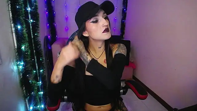 Snapshot of amelierouss chatting on 12.12.24 amelierouss online show from 12.12.24