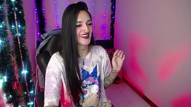 Snapshot of amelierouss chatting on 12.17.24 amelierouss online show from 12.17.24