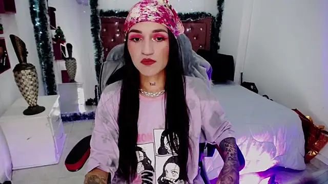 Snapshot of amelierouss chatting on 12.27.24 amelierouss online show from 12.27.24
