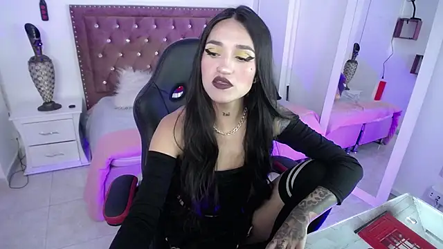 Snapshot of amelierouss chatting on 02.03.25 amelierouss online show from 02.03.25