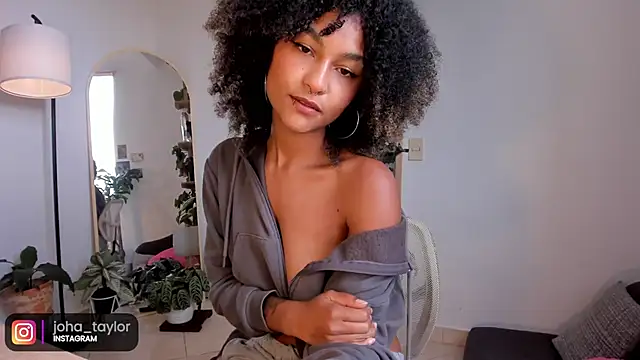 Snapshot of Johaphyton chatting on 02.13.25 Johaphyton online show from 02.13.25