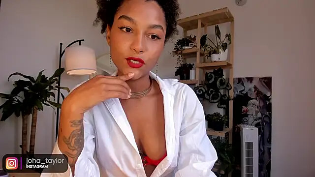 Snapshot of Johaphyton chatting on 03.08.25 Johaphyton online show from 03.08.25