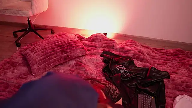 Megga Bluee online show from 10.25.25