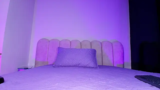 mia stanfort online show from 11.24.25