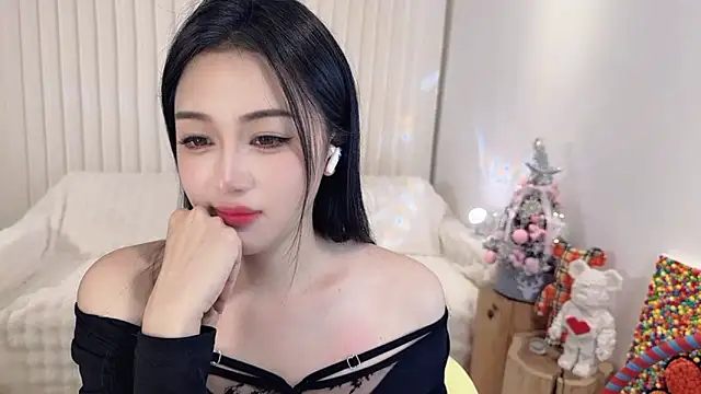 Snapshot of K-moumou chatting on 12.18.24 K-moumou online show from 12.18.24