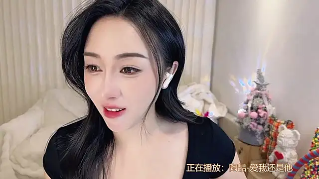 Snapshot of K-moumou chatting on 01.08.25 K-moumou online show from 01.08.25