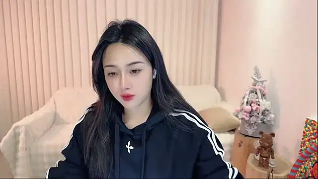 Snapshot of K-moumou chatting on 03.08.25 K-moumou online show from 03.08.25