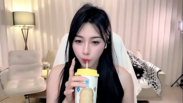 Snapshot of K-moumou chatting on 09.26.25 K-moumou online show from 09.26.25