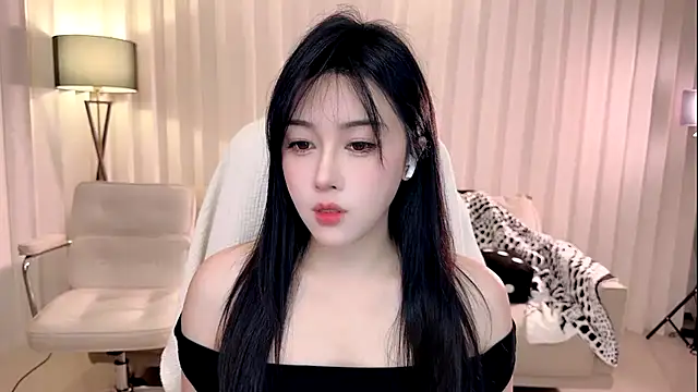 Snapshot of K-moumou chatting on 10.02.25 K-moumou online show from 10.02.25