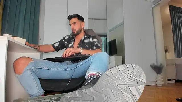 Snapshot of welcometo_hell chatting on 10.03.25 welcometo hell online show from 10.03.25