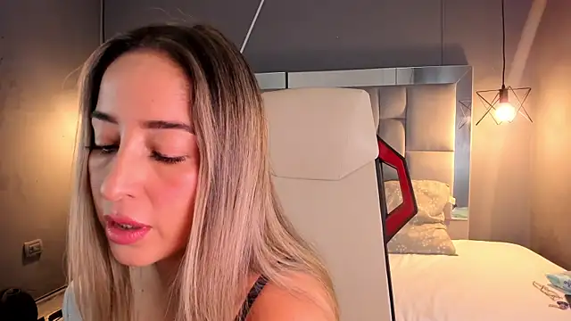 Snapshot of AliceSteel12 chatting on 12.04.24 AliceSteel12 online show from 12.04.24