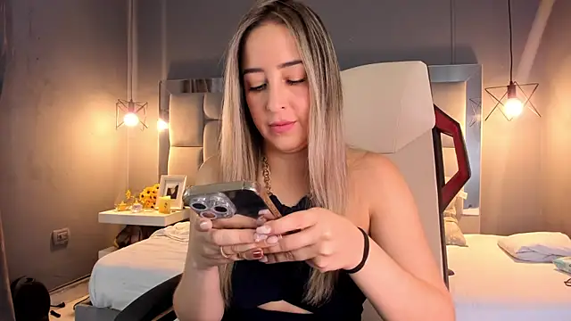 Snapshot of AliceSteel12 chatting on 12.05.24 AliceSteel12 online show from 12.05.24