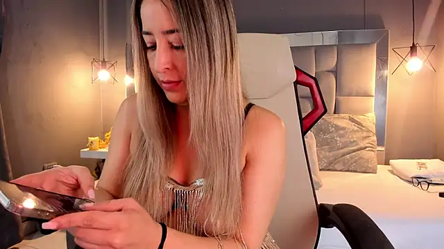 Snapshot of AliceSteel12 chatting on 12.06.24 AliceSteel12 online show from 12.06.24