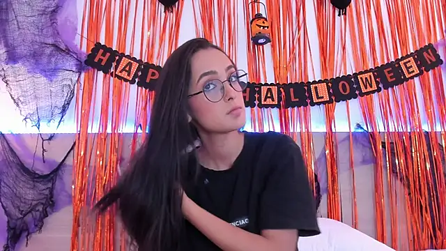 Snapshot of nataliiiiia chatting on 10.22.25 nataliiiiia online show from 10.22.25