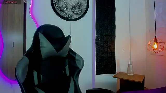 Snapshot of tatiana_sc chatting on 10.03.25 tatiana sc online show from 10.03.25