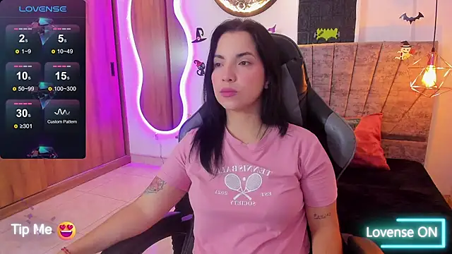 Snapshot of tatiana_sc chatting on 10.18.25 tatiana sc online show from 10.18.25