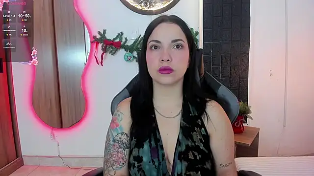 Snapshot of tatiana_sc chatting on 12.15.25 tatiana sc online show from 12.15.25